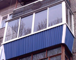 внешняя отделка балкона с выносом остекления в Озерах
